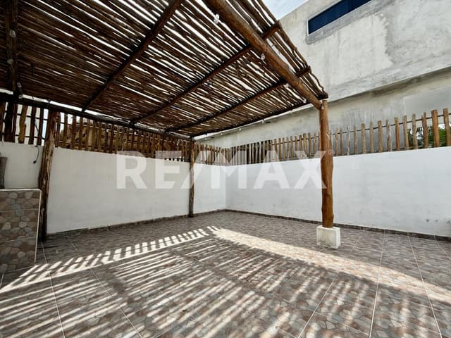 Casa de 4 Recámaras con Alberca en Venta en Chicxulub Puerto, a Pasos de la Play