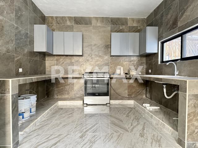 Casa de 4 Recámaras con Alberca en Venta en Chicxulub Puerto, a Pasos de la Play