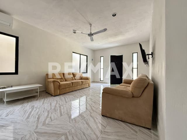 Casa de 4 Recámaras con Alberca en Venta en Chicxulub Puerto, a Pasos de la Play