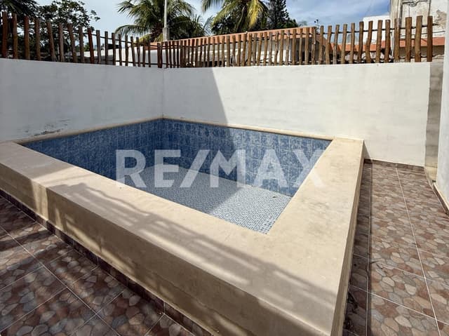 Casa de 4 Recámaras con Alberca en Venta en Chicxulub Puerto, a Pasos de la Play