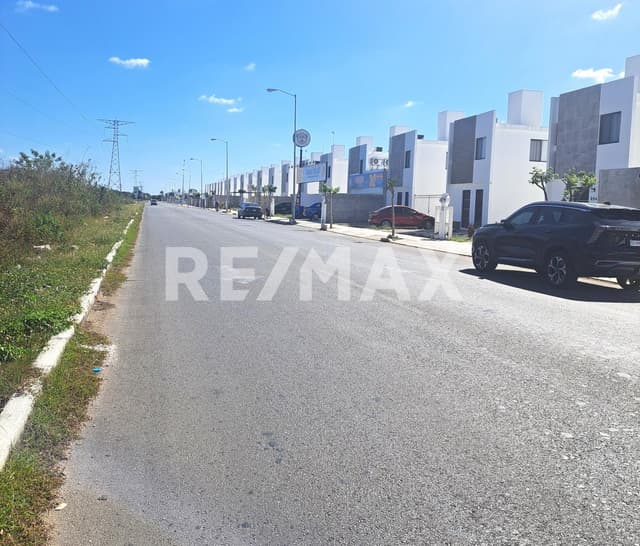Venta casa sobre avenida en Punta Esmeralda, Chi Chi Suarez, Mérida Yucatán