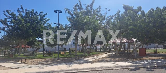 Venta casa sobre avenida en Punta Esmeralda, Chi Chi Suarez, Mérida Yucatán