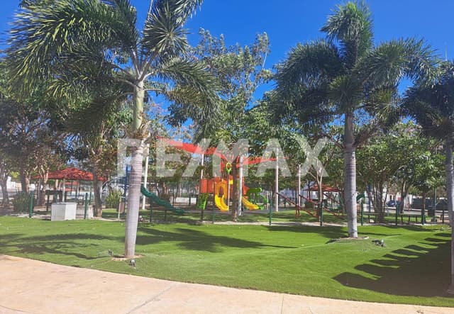 Venta casa sobre avenida en Punta Esmeralda, Chi Chi Suarez, Mérida Yucatán