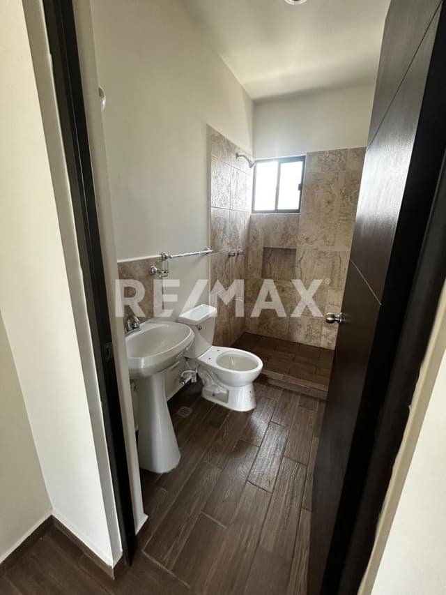 Venta casa sobre avenida en Punta Esmeralda, Chi Chi Suarez, Mérida Yucatán