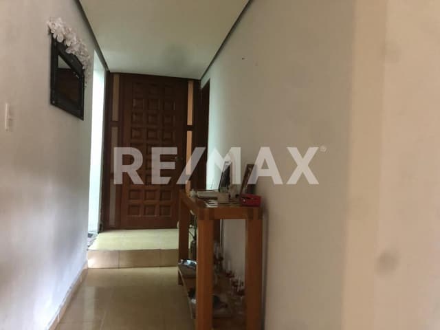 VENTA DE CASA CON LOCALES COMERCIALES