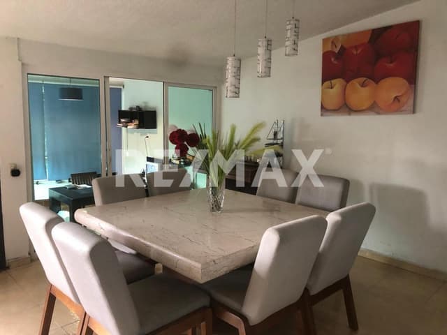 VENTA DE CASA CON LOCALES COMERCIALES