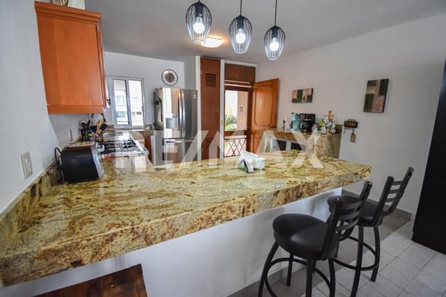 IMPRESIONANTE CONDOMINIO DE 2 RECAMARAS FRENTE AL MAR