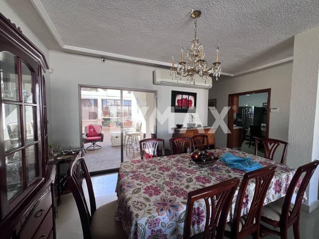 CASA EN VENTA EN CUMBRES 5TO SECTOR 