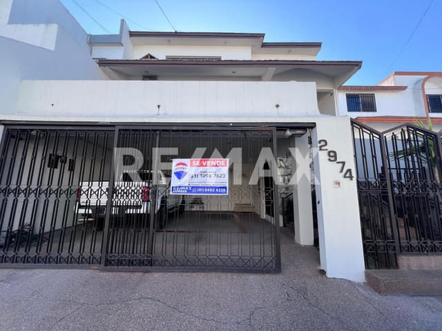 CASA EN VENTA EN CUMBRES 5TO SECTOR 