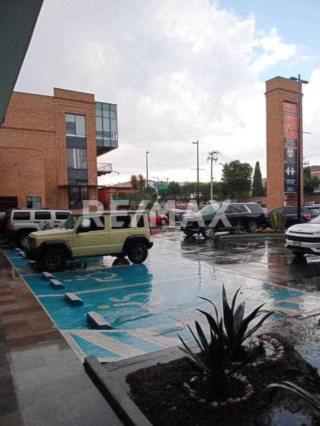 Local Comercial en Renta, Plaza Mayor, Leona Vicario, Metepec, Estado de México.