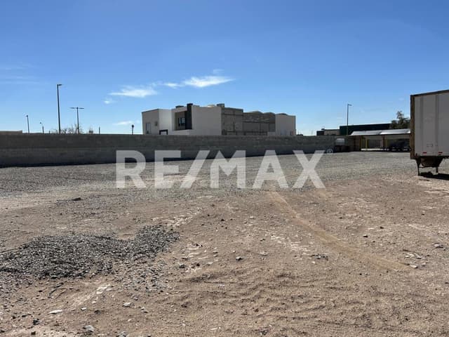 TERRENO COMERCIAL DE 2000 M2  EN RENTA  FRENTE A MAUSOLEOS EN GOMEZ MORIN Y SAN FERNANDO