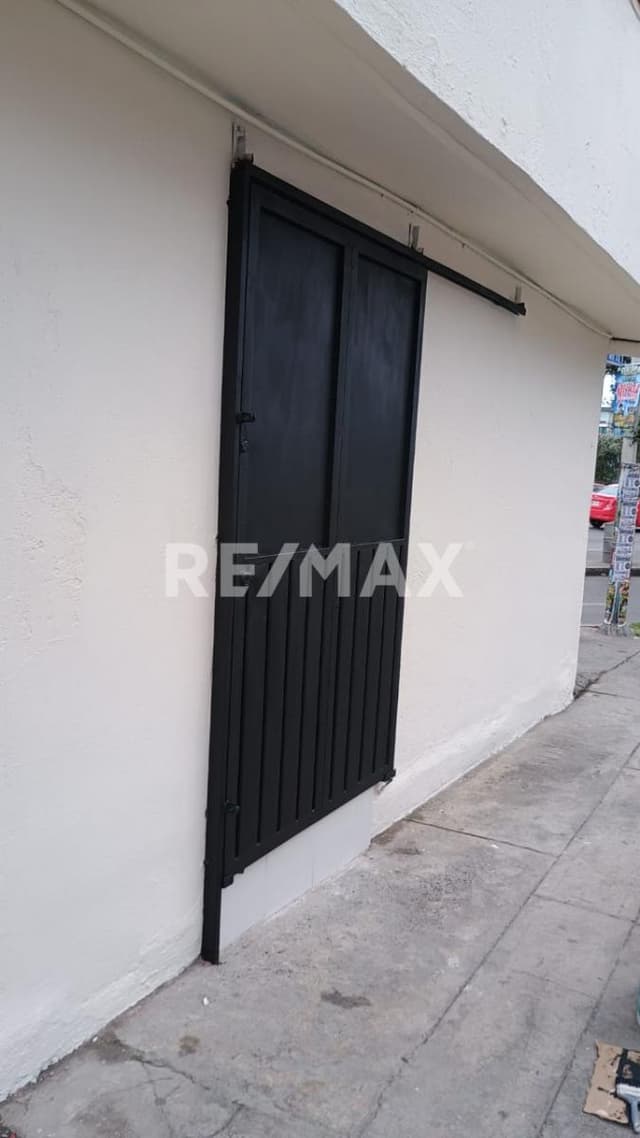 En RENTA Local Comercial en 2 plantas Metepec Estado de México