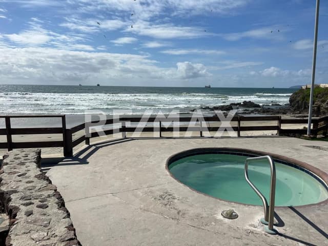 CASA EN RENTA FRENTE AL MAR.