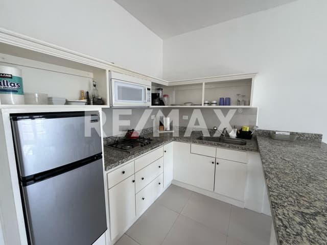 CASA EN RENTA FRENTE AL MAR.