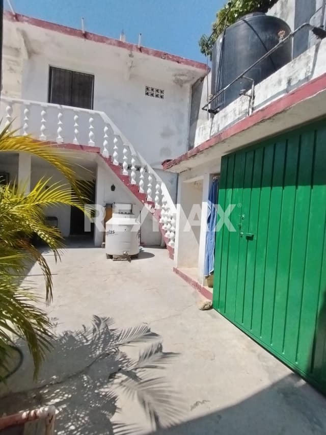 Casa en Venta con cochera para 2 autos y vista panorámica en La Garita, Acapulco — ¡Ideal para primeros matrimonios Tu primera propiedad desde $900 mil!