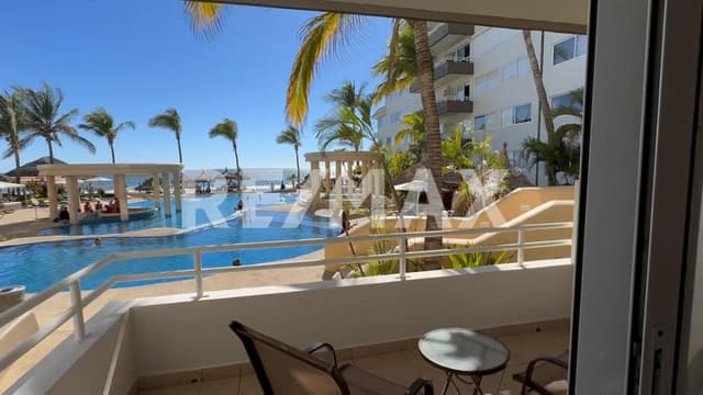 CONDOMINIO DE DOS RECAMARAS FRENTE AL MAR