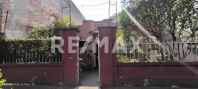 Casa en Venta en Colonia Álamos, ideal para constructoras e inversionistas.