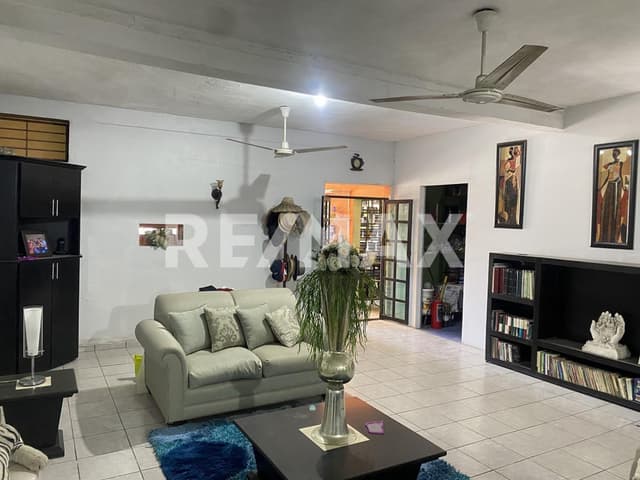 Local en Renta sobre Avenida Juan Pablo II