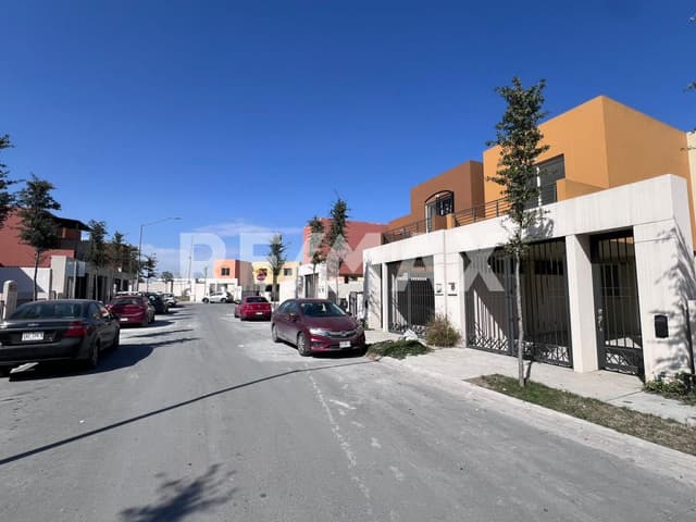 Casa en Venta en Mitras Bicentenario, García, N.L Fraccionamiento privado 