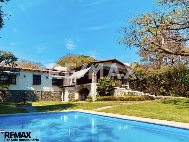 Casa estilo Cuernavaca en venta, ubicada en Lomas de Cuernavaca, Temixco, Morelos...Clave 5517