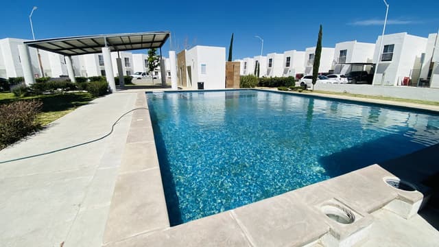 Casa en venta en Cotto Privado con alberca