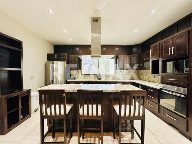 CASA EN VENTA EN LAS TROJES