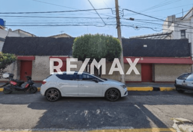 Venta de Casa en Privada con jardín y espacios de doble altura, Lindavista, Cdmx