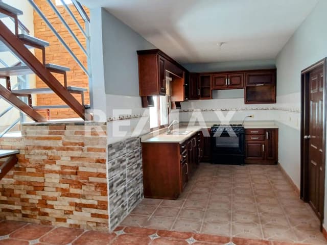 CASA EN VENTA EN LOS VIÑEDOS