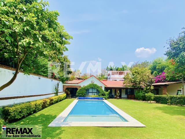 Venta de casa con alberca en fracc., acceso controlado, Jiutepec, Morelos...Clave 5590 