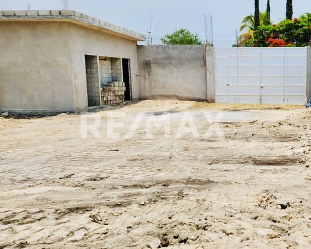 Terreno 400 m² en Xochitepec, Morelos con construcción en obra negra...Clave 5607