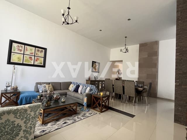 CASA DE UNA PLANTA EN VENTA LAS QUINTAS RESIDENCIAL