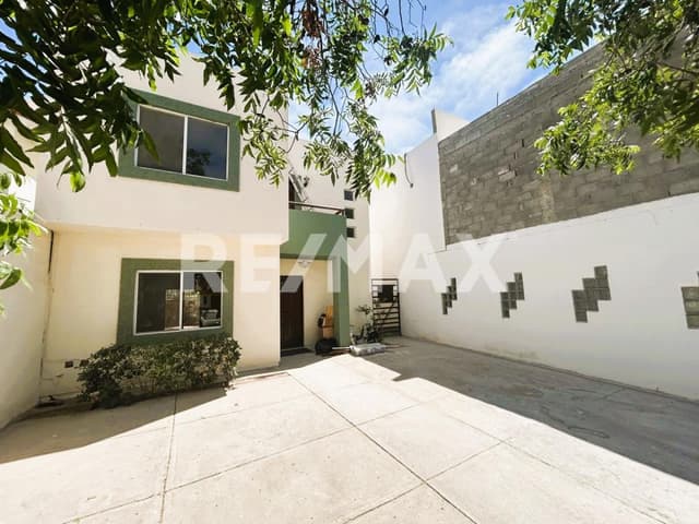 EN VENTA IMPECABLE CASA EN HACIENDA DE LOS NOGALES