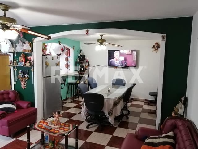 SE VENDE CASA EN JARDINES DE CASA NUEVA, ECATEPEC