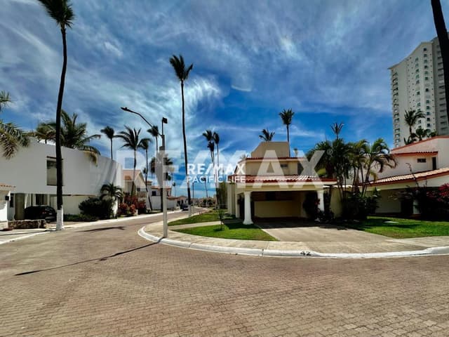 CASA EN VENTA EN CLUB PALMAS