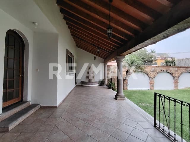 Renta de casa en el Fracc. Lomas de Atzingo, Cuernavaca, Morelos...Clave 5634