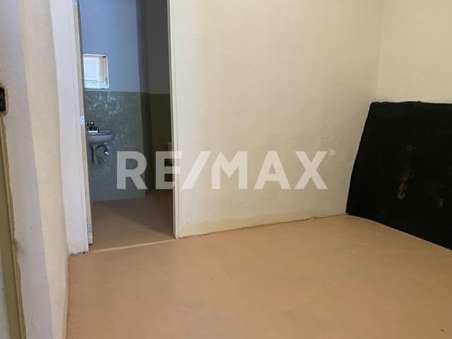 Local comercial en renta sobre Avenida Revolución 