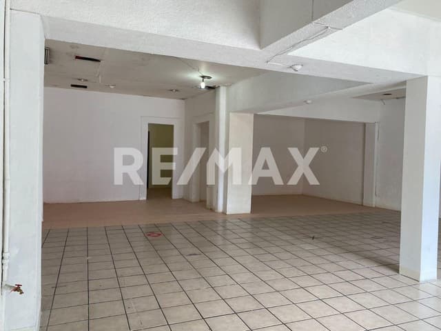 Local comercial en renta sobre Avenida Revolución 