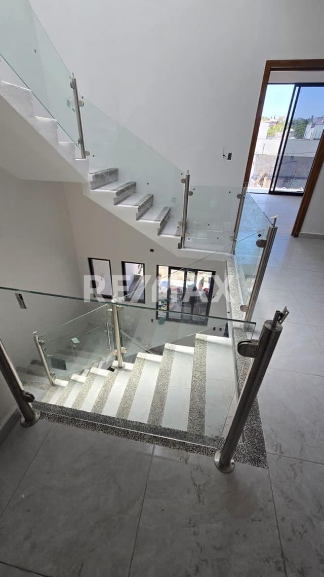 Venta de casa con roof garden, Col. Lomas Trujillo, Emiliano, Zapata, Morelos…Clave 5644