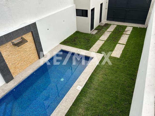 Venta de casa con roof garden, Col. Lomas Trujillo, Emiliano, Zapata, Morelos…Clave 5644