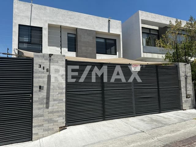 CASA EN VENTA CUMBRES DEL LAGO