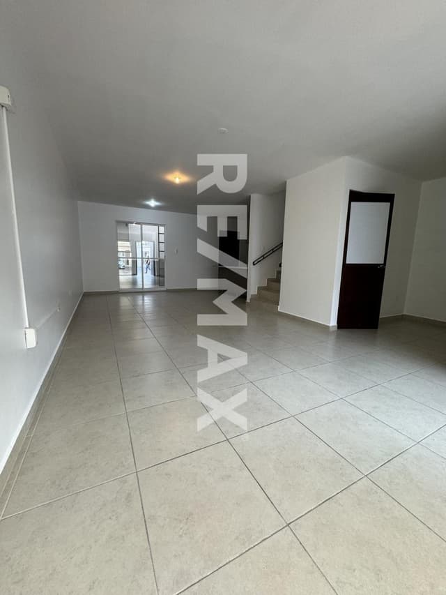 CASA EN VENTA EN RICARDO FLORES MAGÓN