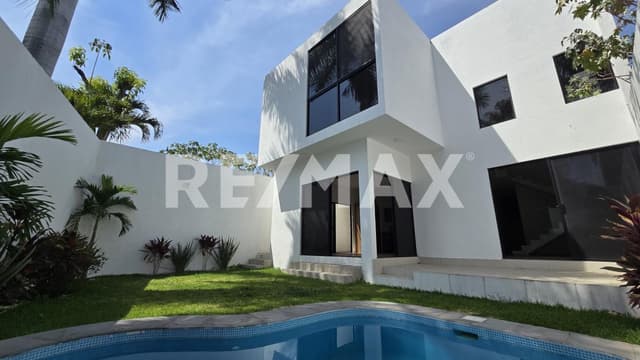 Tu Hogar Ideal en Privada con Seguridad y Alberca, Lomas de Cuernavaca, Temixco, Morelos...Clave 5646