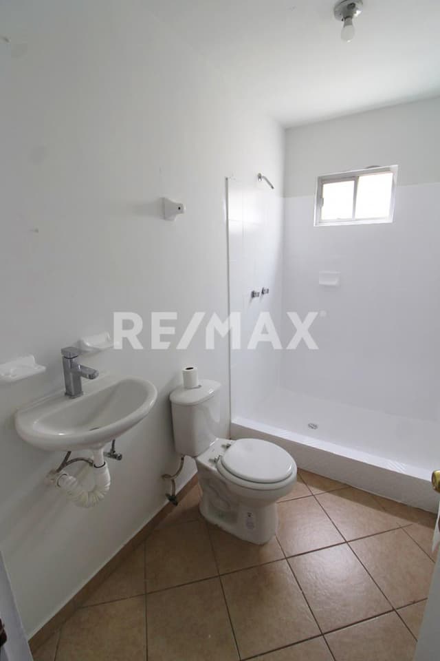 CASA EN RENTA EN QUINTA GRANADA