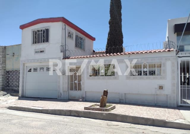 CASA EN VENTA COL. EXHIPODROMO, 4 RECÁMARAS, 3 BAÑOS, 337.5M, REQUIERE REMODELACIÓN, $1,850,000