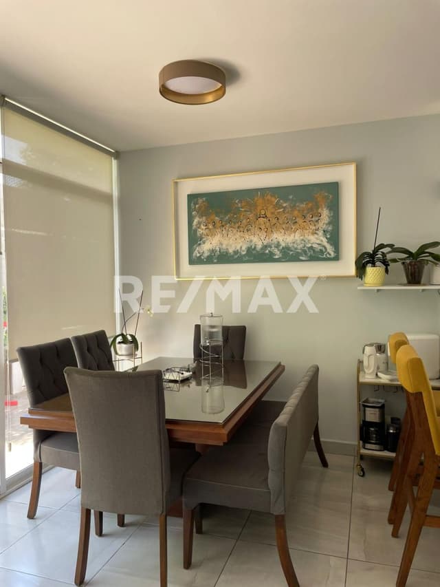 CASA CON EXCEDENTE DE TERRENO EN NAYARA SAN ISIDRO, JURIQUILLA