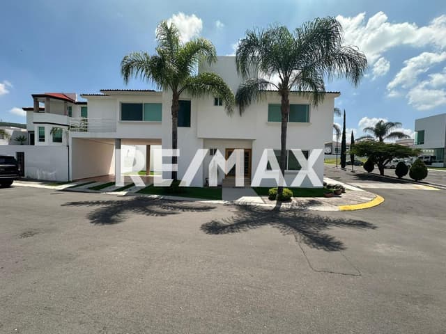 CASA EN VENTA EN CLAUSTROS DE SATIAGO