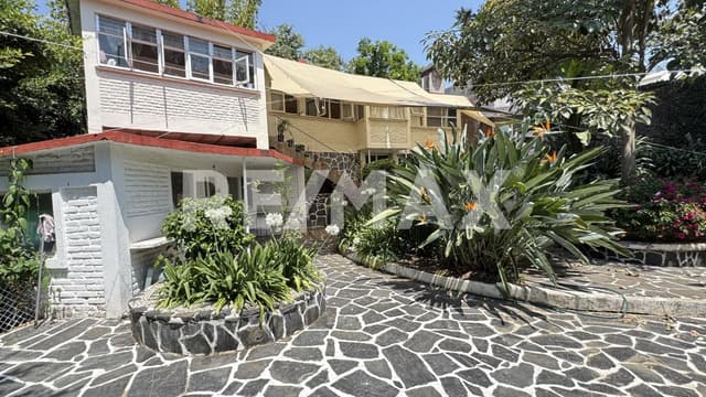 Venta de casa sola con dos bungalows, Norte de Cuernavaca, Morelos...Clave 5650