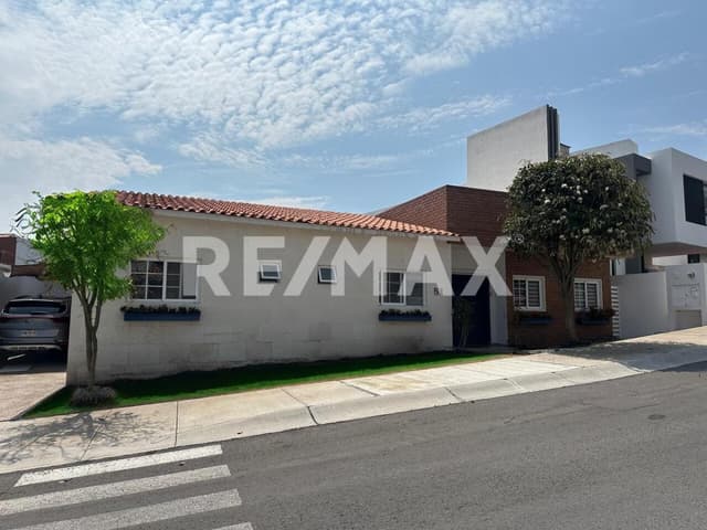 CASA EN VENTA DE UNA PLANTA EN ZIBATÁ