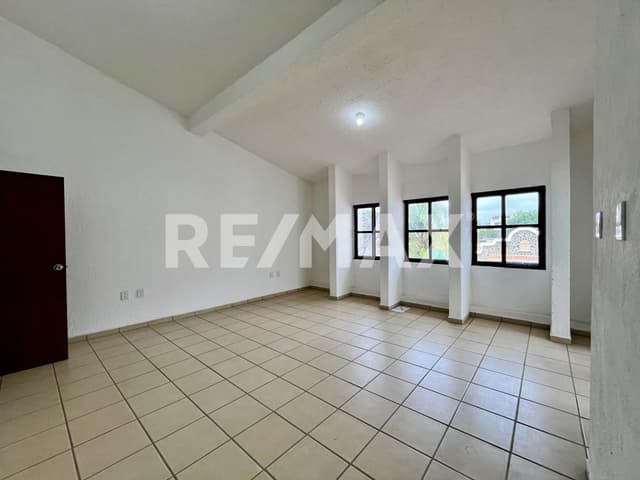 Venta de casa escriturada y con amplio jardín en Ocotepec, Morelos...Clave 5667