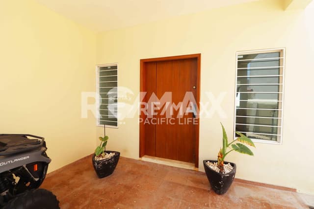 CASA FRENTE AL MAR EN VENTA